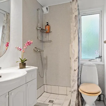 Holiday home 3 Bedroom Pet Friendly In *
